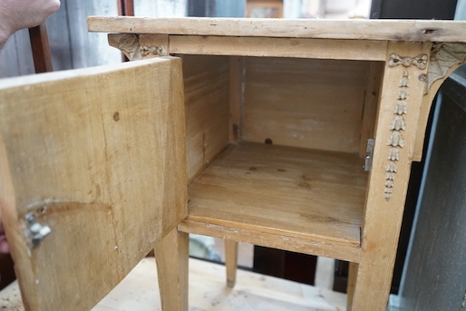 An Edwardian pine bedside cabinet, width 51cm, depth 45cm, height 73cm